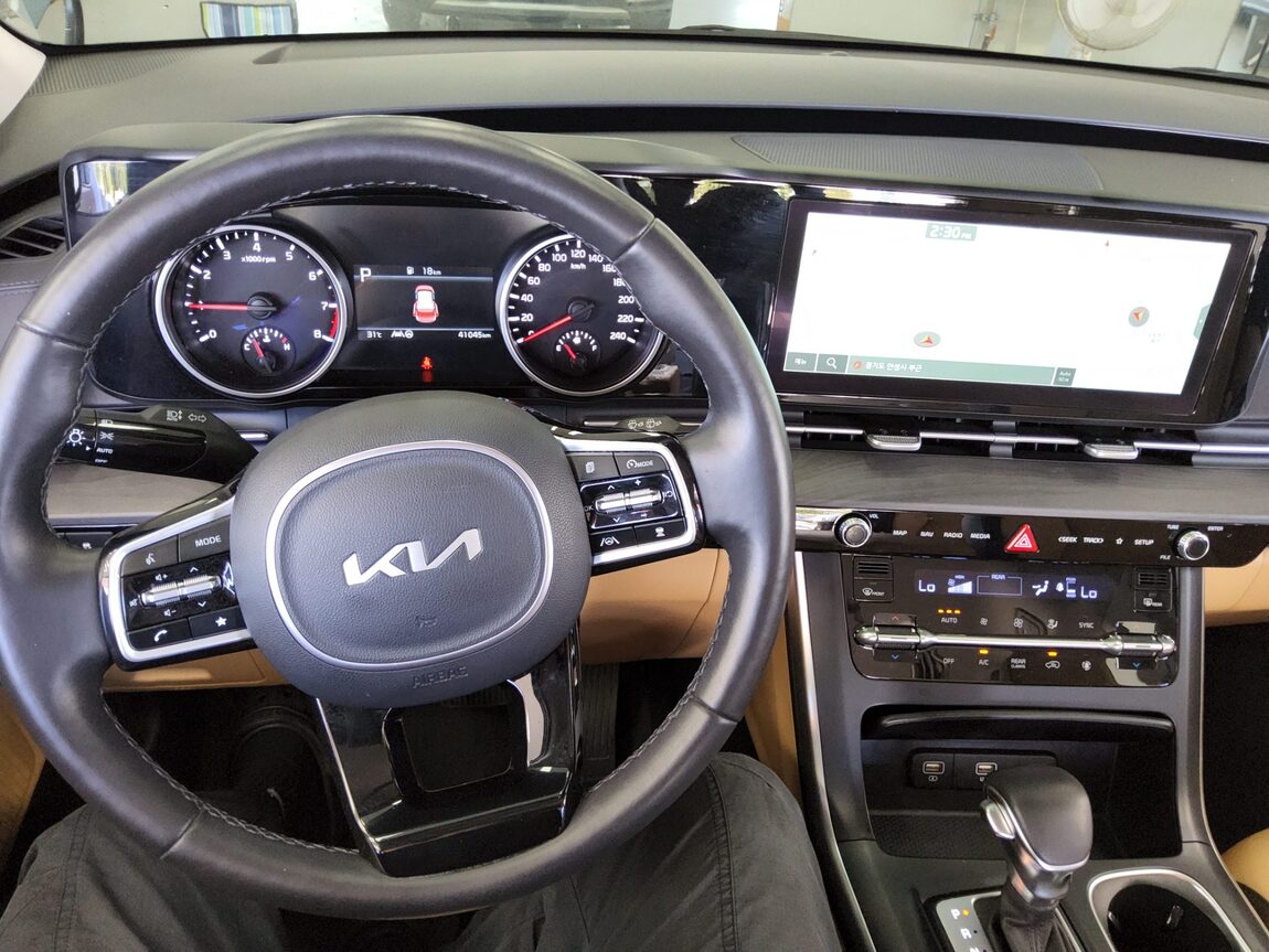 KIA NEW CARNIVAL (KA4) 9-SEATER GASOLINE PRESTIGE 2023 - zdjęcie 17