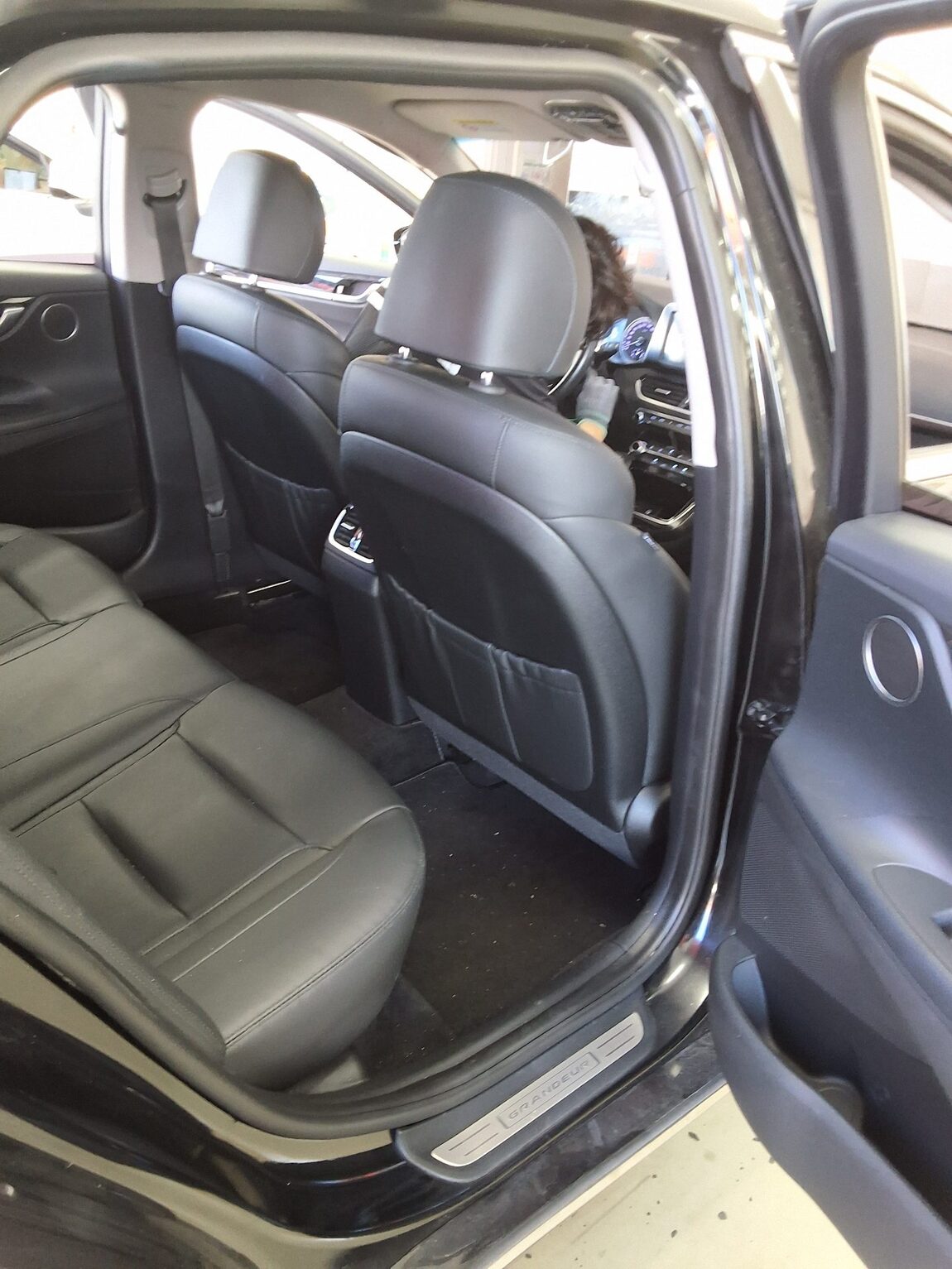 HYUNDAI GRANDEUR IG 3.0 GDi MODERN BASIC RENTAL CAR 2019 - zdjęcie 13