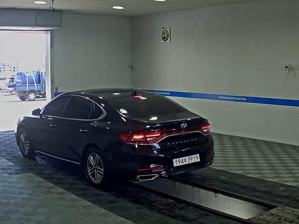 HYUNDAI GRANDEUR IG 3.0 GDi MODERN BASIC RENTAL CAR 2019 - zdjęcie 6