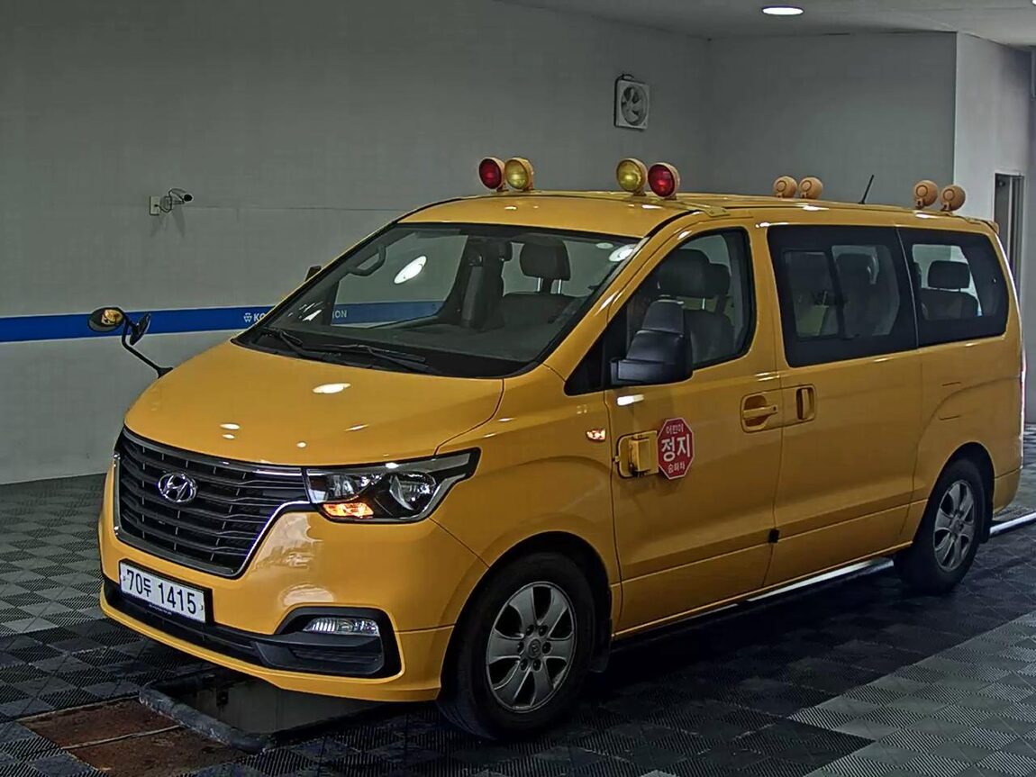 HYUNDAI THE NEW GRAND STAREX CHILDREN'S BUS 15-SEATER DIESEL 2019 - zdjęcie 2