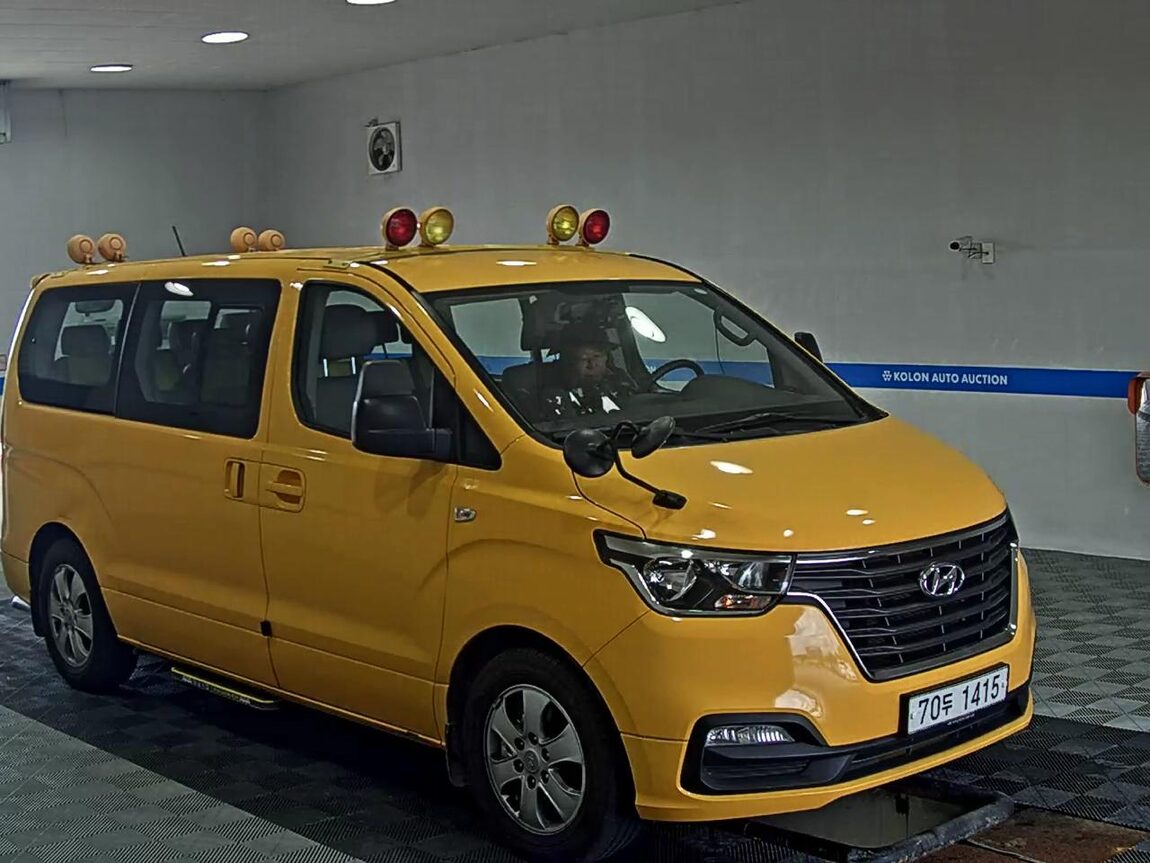 HYUNDAI THE NEW GRAND STAREX CHILDREN'S BUS 15-SEATER DIESEL 2019 - zdjęcie 3