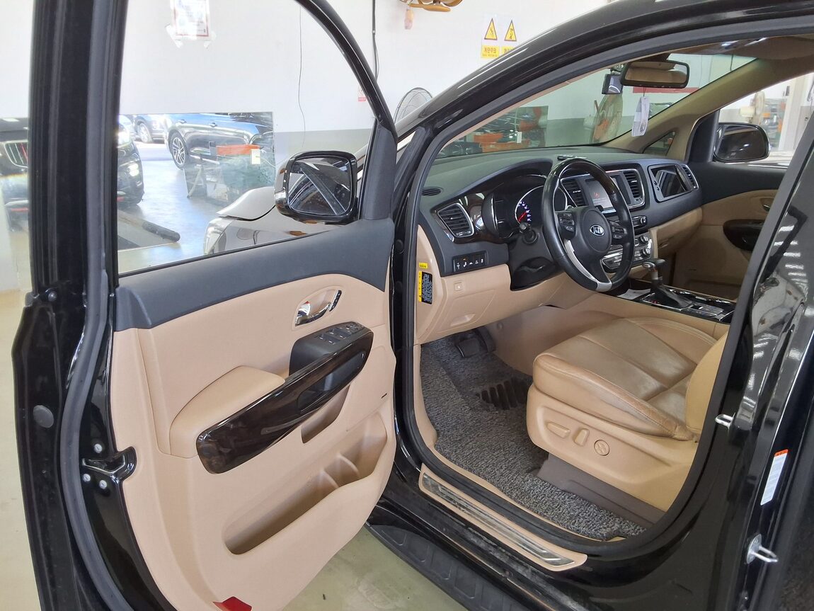 KIA THE NEW CARNIVAL LIMOUSINE 7-SEATER DIESEL PRESIDENT 2019 - zdjęcie 10