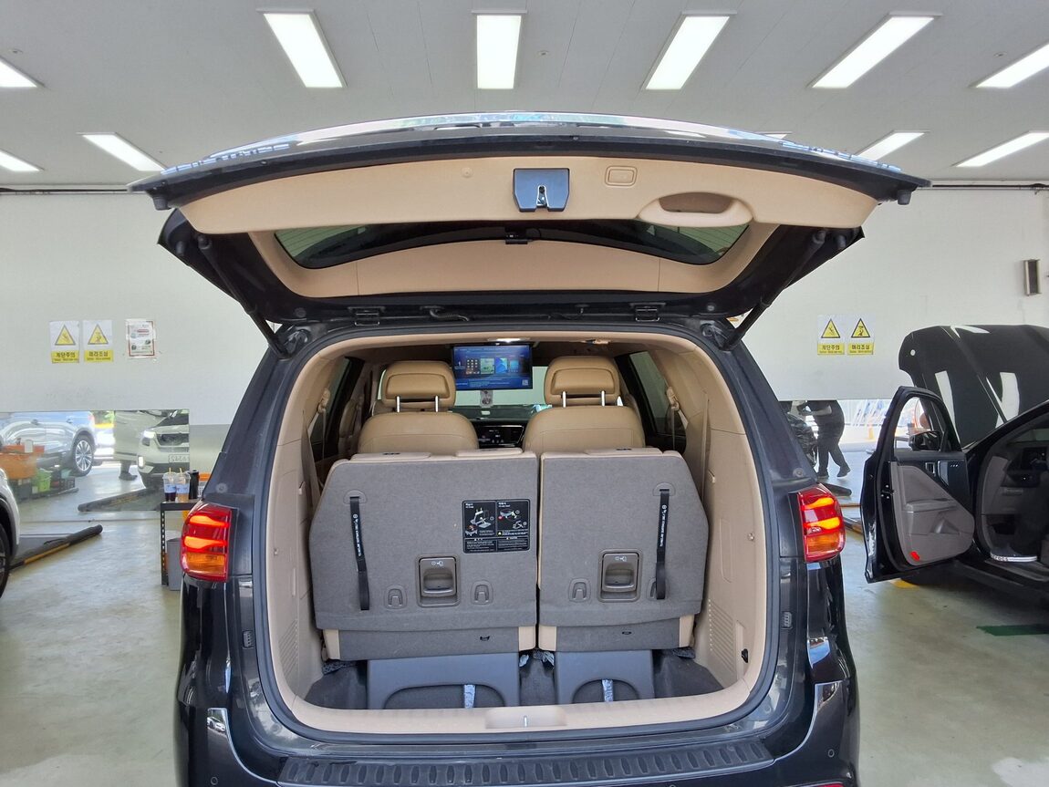 KIA THE NEW CARNIVAL LIMOUSINE 7-SEATER DIESEL PRESIDENT 2019 - zdjęcie 15