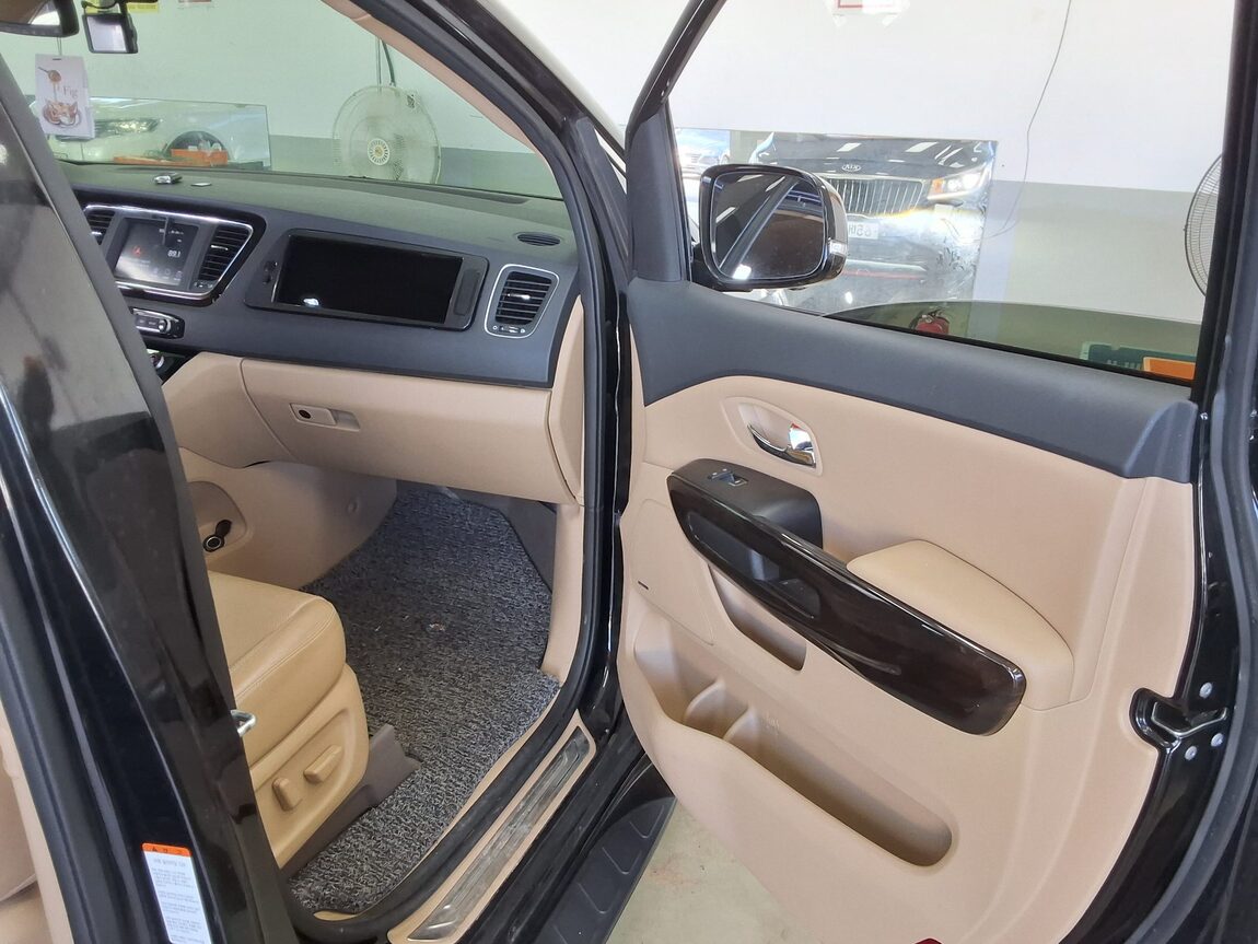 KIA THE NEW CARNIVAL LIMOUSINE 7-SEATER DIESEL PRESIDENT 2019 - zdjęcie 14