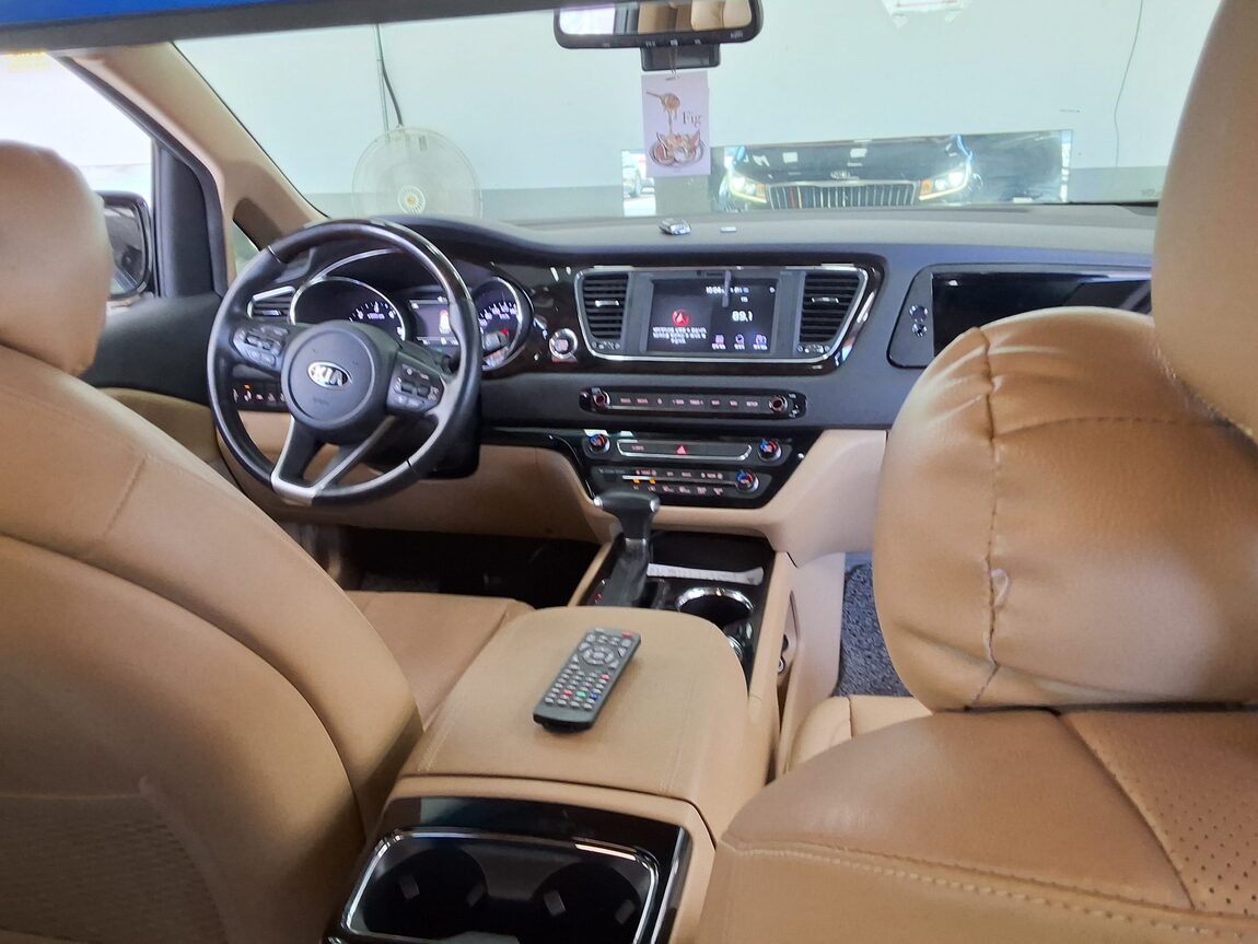 KIA THE NEW CARNIVAL LIMOUSINE 7-SEATER DIESEL PRESIDENT 2019 - zdjęcie 11
