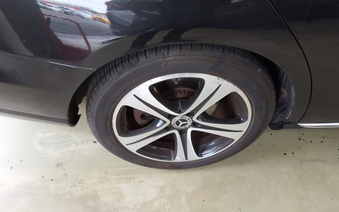 MERCEDES-BENZ E-CLASS (5TH GEN) E300 AVANTGARDE 2019 - zdjęcie 27
