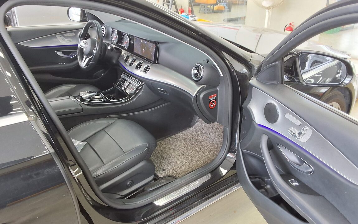 MERCEDES-BENZ E-CLASS (5TH GEN) E300 AVANTGARDE 2019 - zdjęcie 14