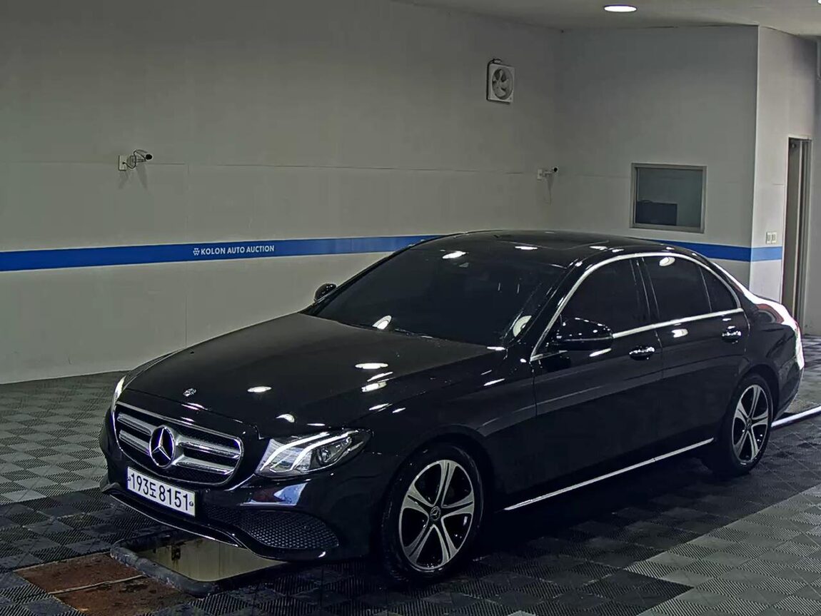 MERCEDES-BENZ E-CLASS (5TH GEN) E300 AVANTGARDE 2019 - zdjęcie 2