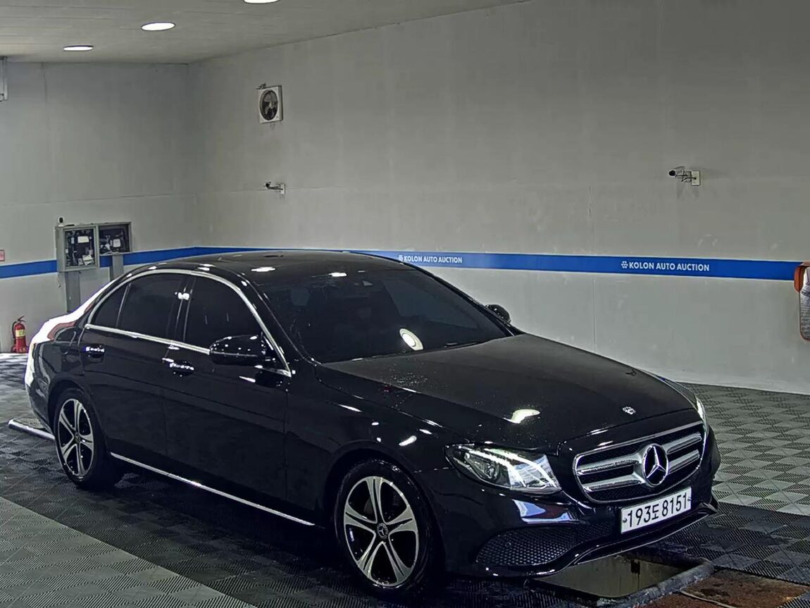 MERCEDES-BENZ E-CLASS (5TH GEN) E300 AVANTGARDE 2019 - zdjęcie 3