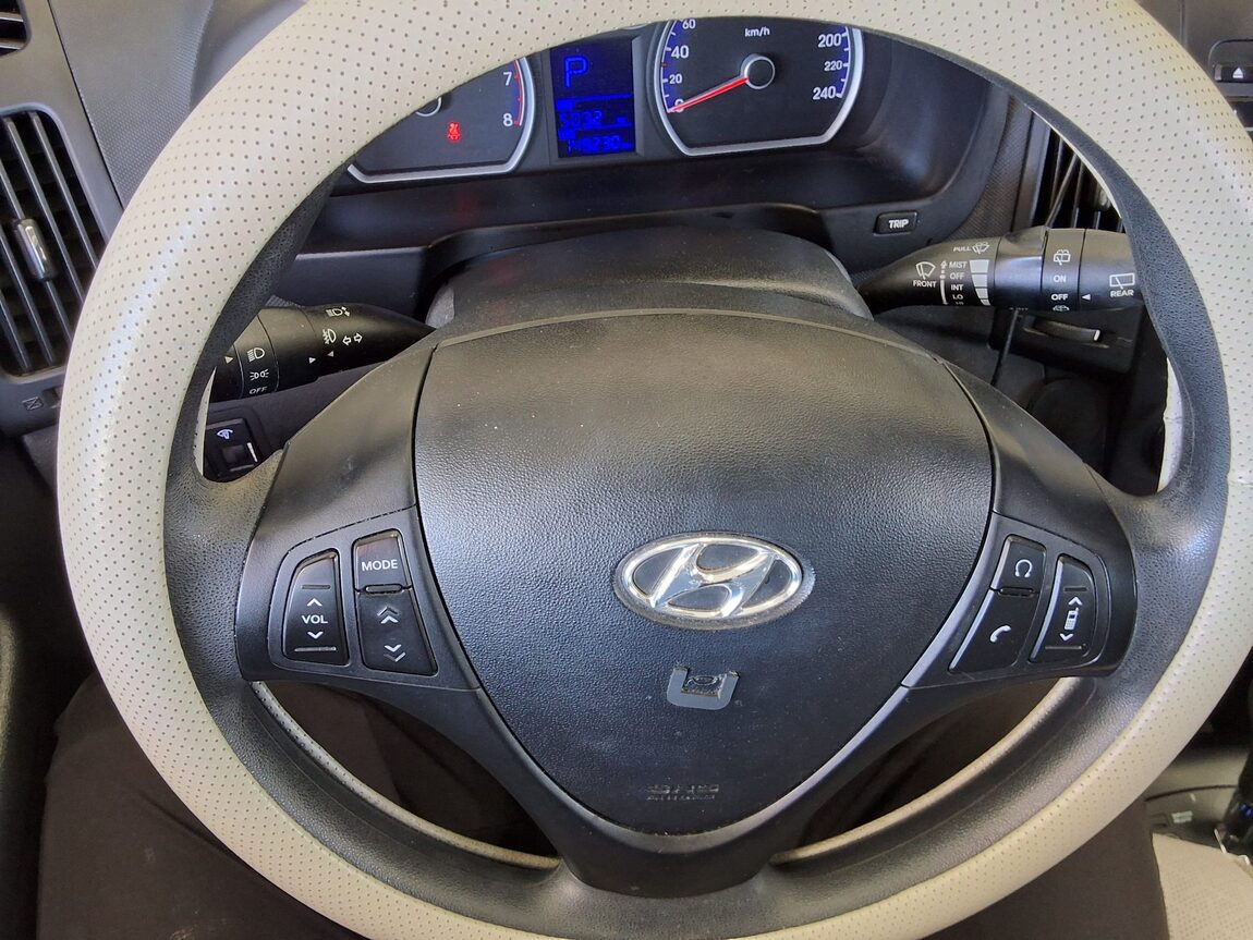 HYUNDAI i30 1.6 VVT DELUXE 2010 - zdjęcie 17