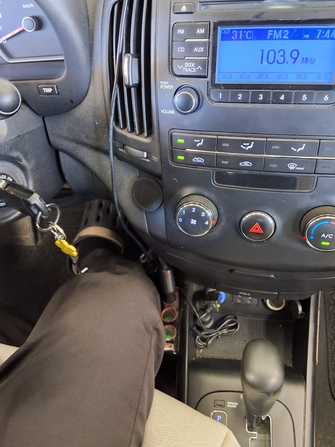 HYUNDAI i30 1.6 VVT DELUXE 2010 - zdjęcie 18
