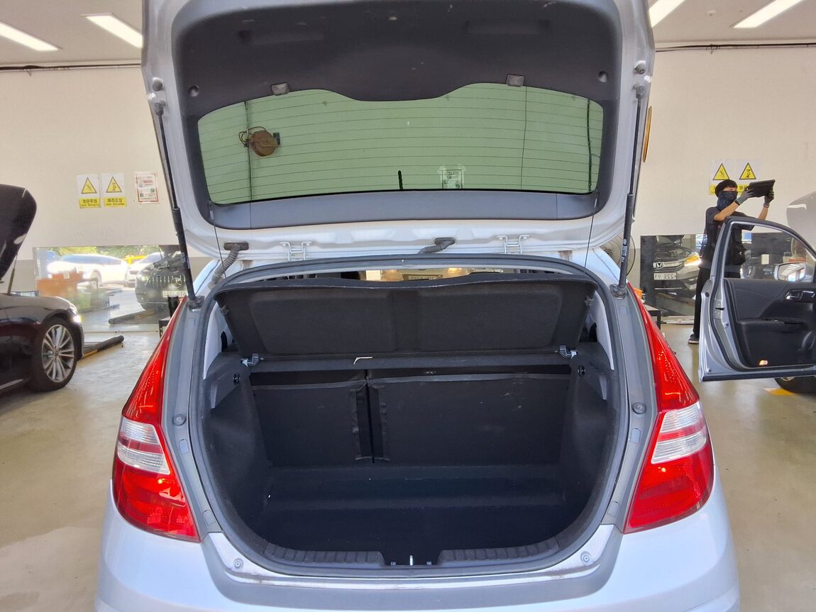 HYUNDAI i30 1.6 VVT DELUXE 2010 - zdjęcie 15
