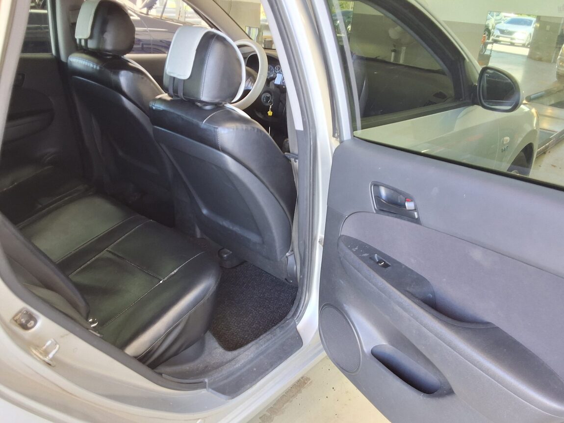 HYUNDAI i30 1.6 VVT DELUXE 2010 - zdjęcie 13