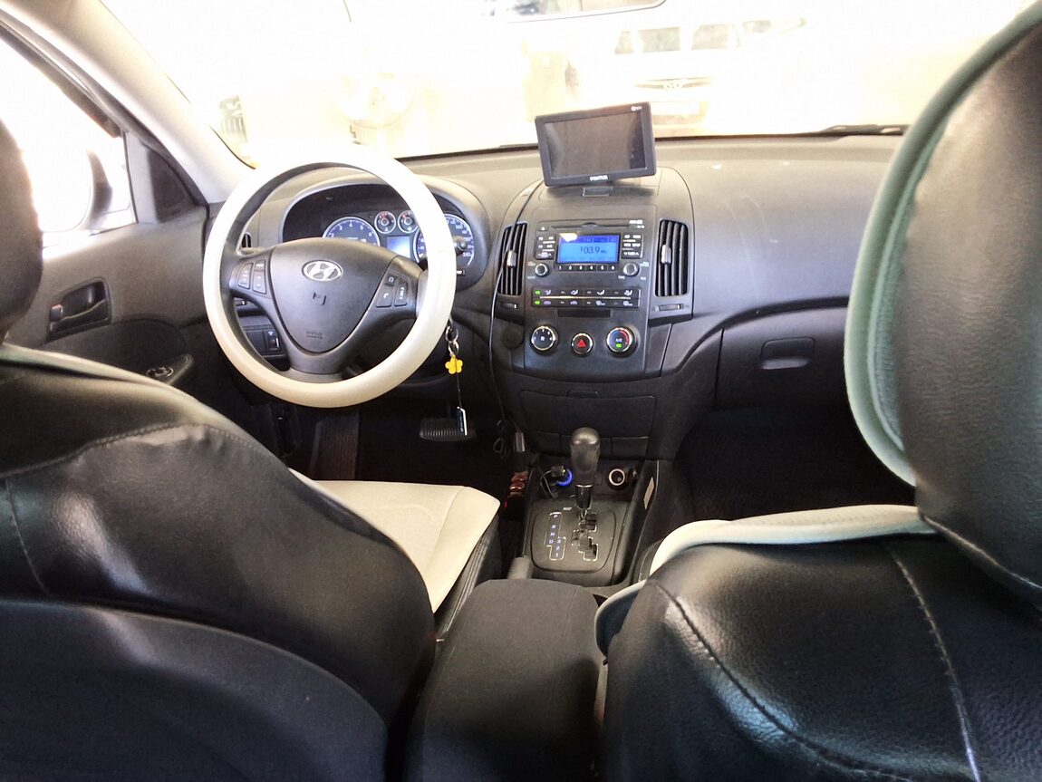 HYUNDAI i30 1.6 VVT DELUXE 2010 - zdjęcie 11