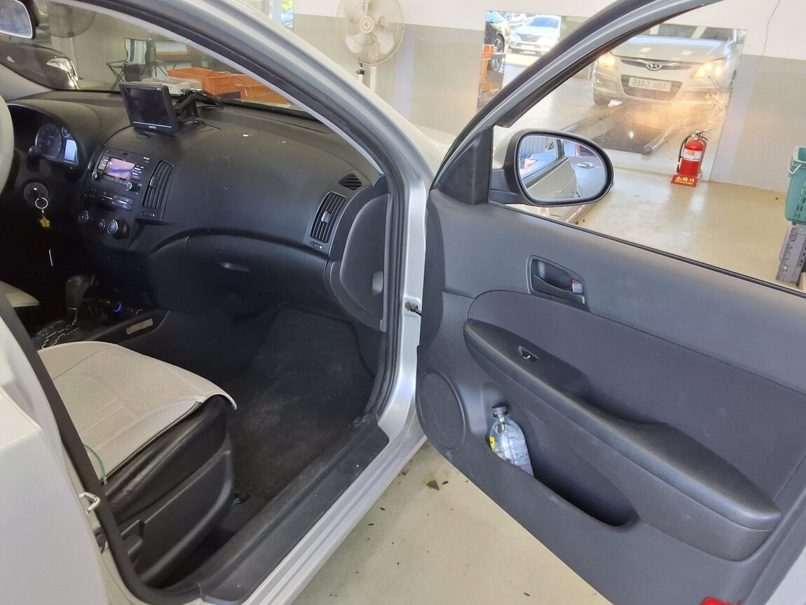 HYUNDAI i30 1.6 VVT DELUXE 2010 - zdjęcie 14