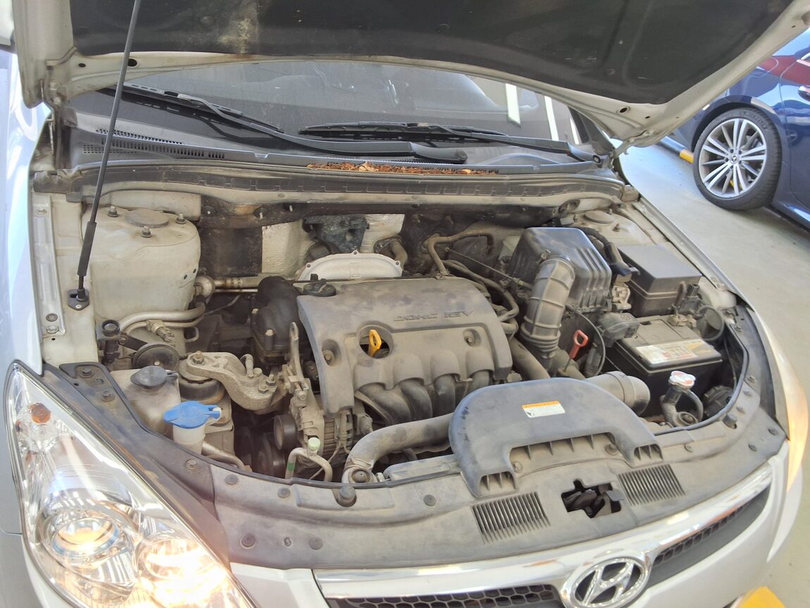 HYUNDAI i30 1.6 VVT DELUXE 2010 - zdjęcie 19