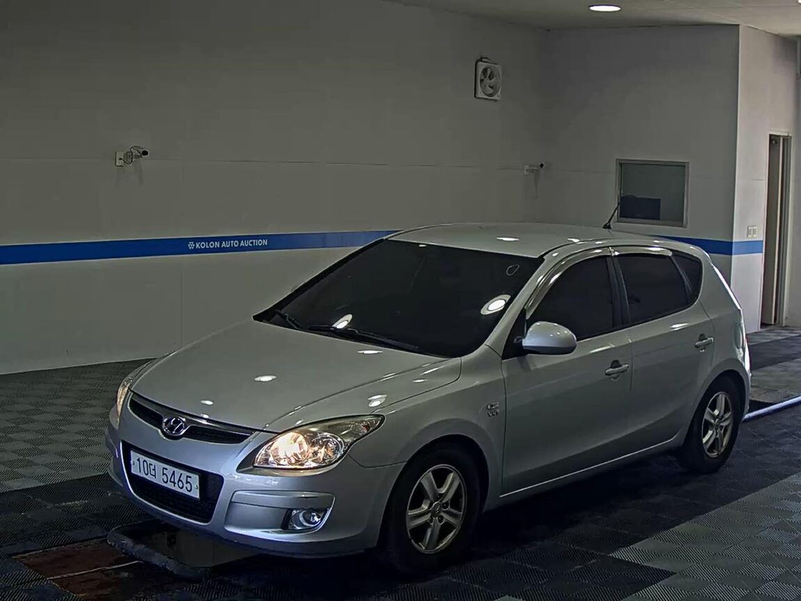 HYUNDAI i30 1.6 VVT DELUXE 2010 - zdjęcie 2