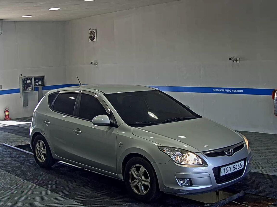 HYUNDAI i30 1.6 VVT DELUXE 2010 - zdjęcie 3