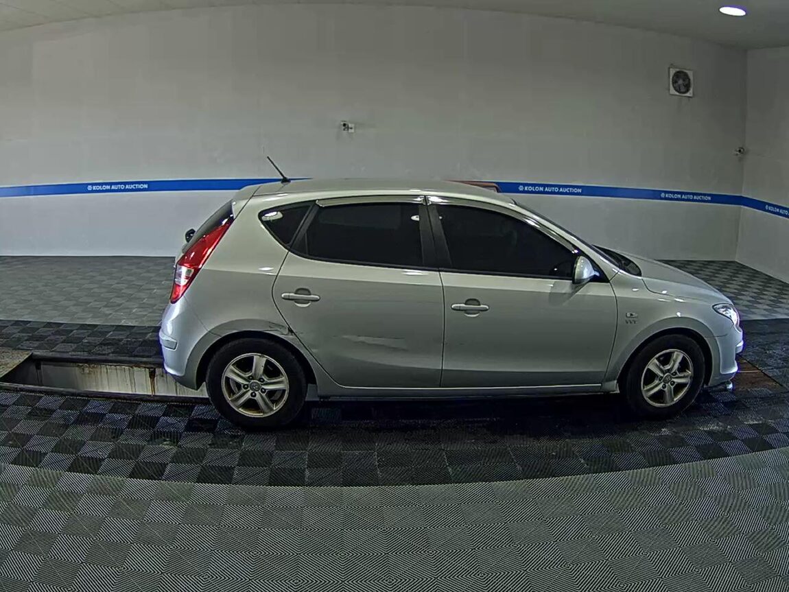 HYUNDAI i30 1.6 VVT DELUXE 2010 - zdjęcie 4