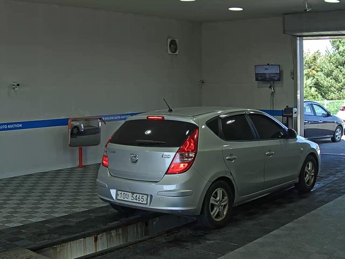 HYUNDAI i30 1.6 VVT DELUXE 2010 - zdjęcie 5