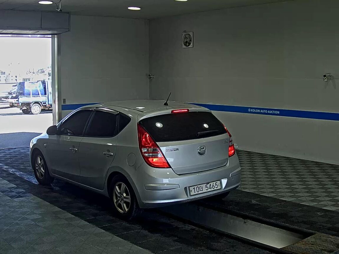 HYUNDAI i30 1.6 VVT DELUXE 2010 - zdjęcie 6