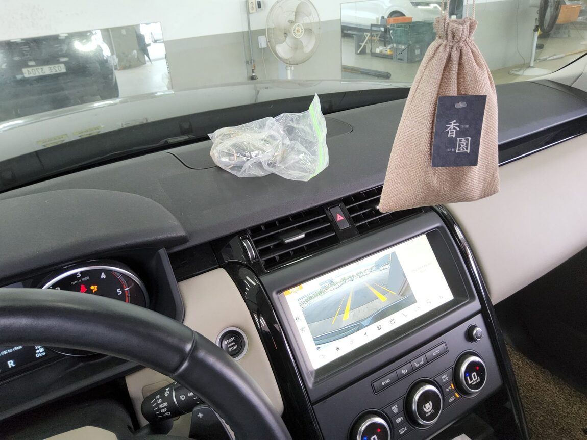 LAND ROVER DISCOVERY 5 2.0 SD4 SE 2018 - zdjęcie 17