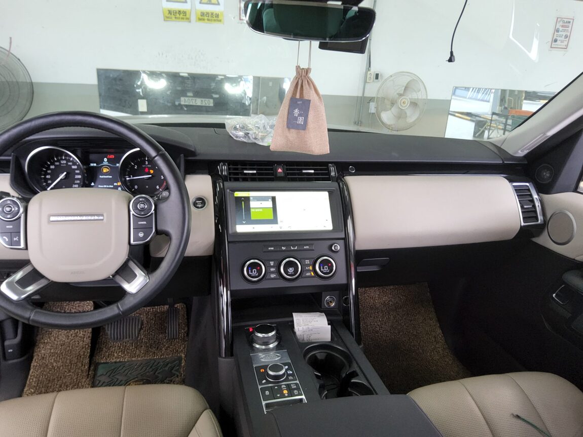 LAND ROVER DISCOVERY 5 2.0 SD4 SE 2018 - zdjęcie 11