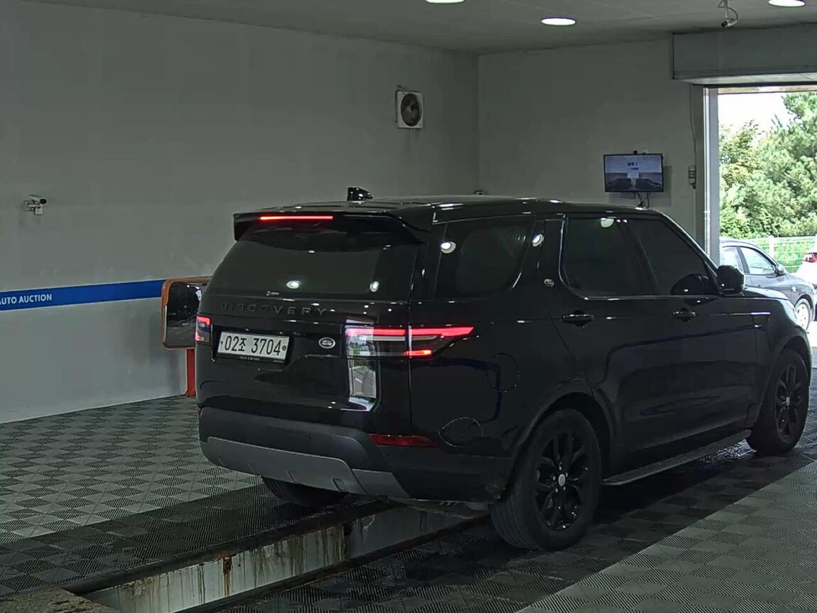 LAND ROVER DISCOVERY 5 2.0 SD4 SE 2018 - zdjęcie 5