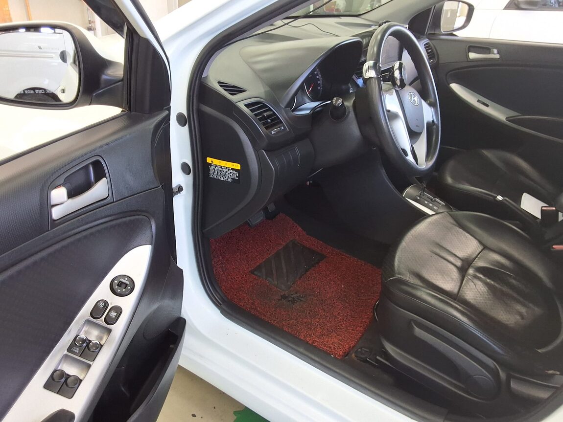 HYUNDAI NEW ACCENT 1.6 VGT LUXURY 2012 - zdjęcie 10