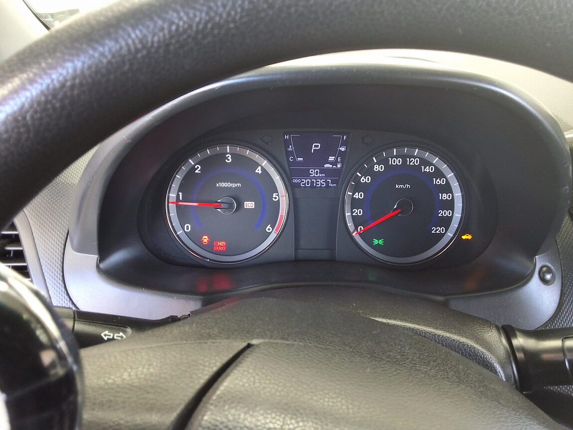 HYUNDAI NEW ACCENT 1.6 VGT LUXURY 2012 - zdjęcie 9