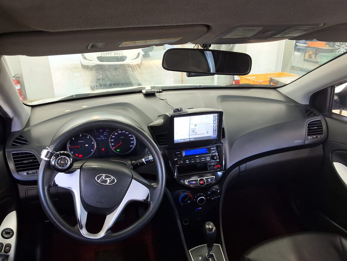 HYUNDAI NEW ACCENT 1.6 VGT LUXURY 2012 - zdjęcie 11