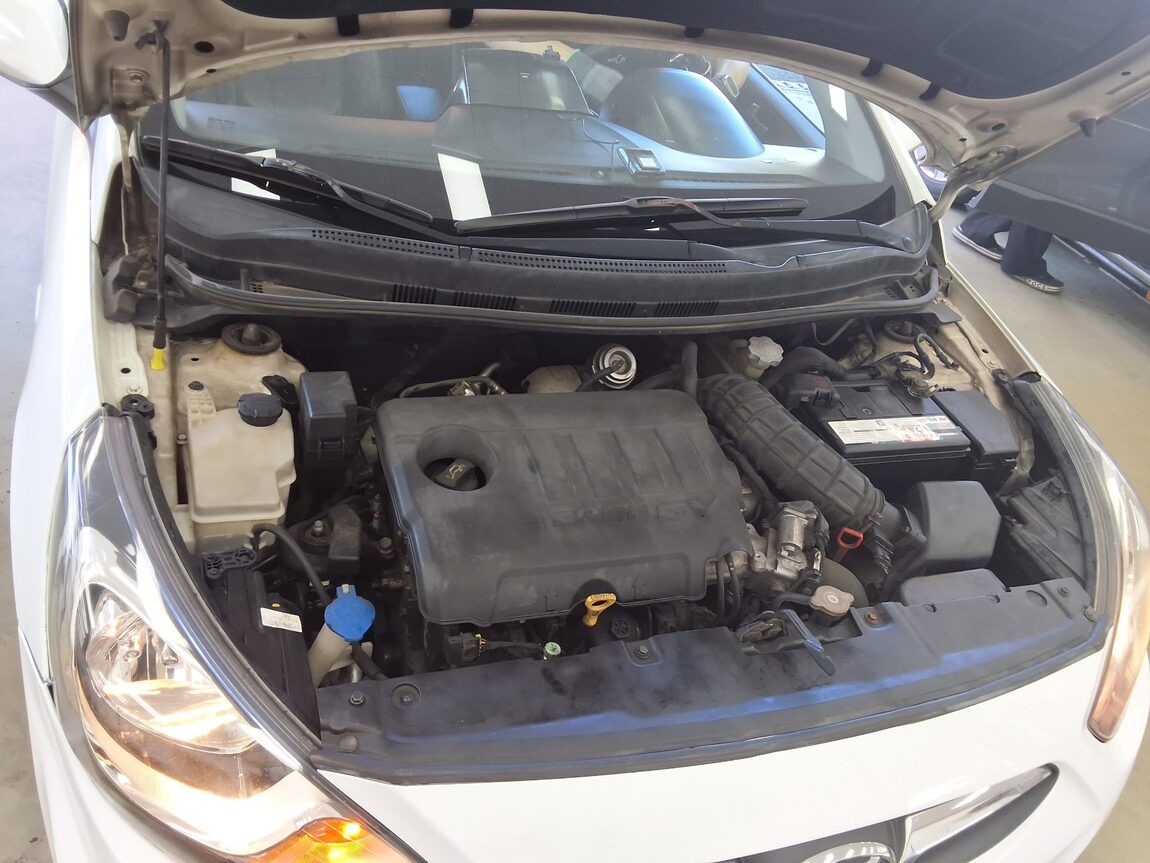 HYUNDAI NEW ACCENT 1.6 VGT LUXURY 2012 - zdjęcie 18