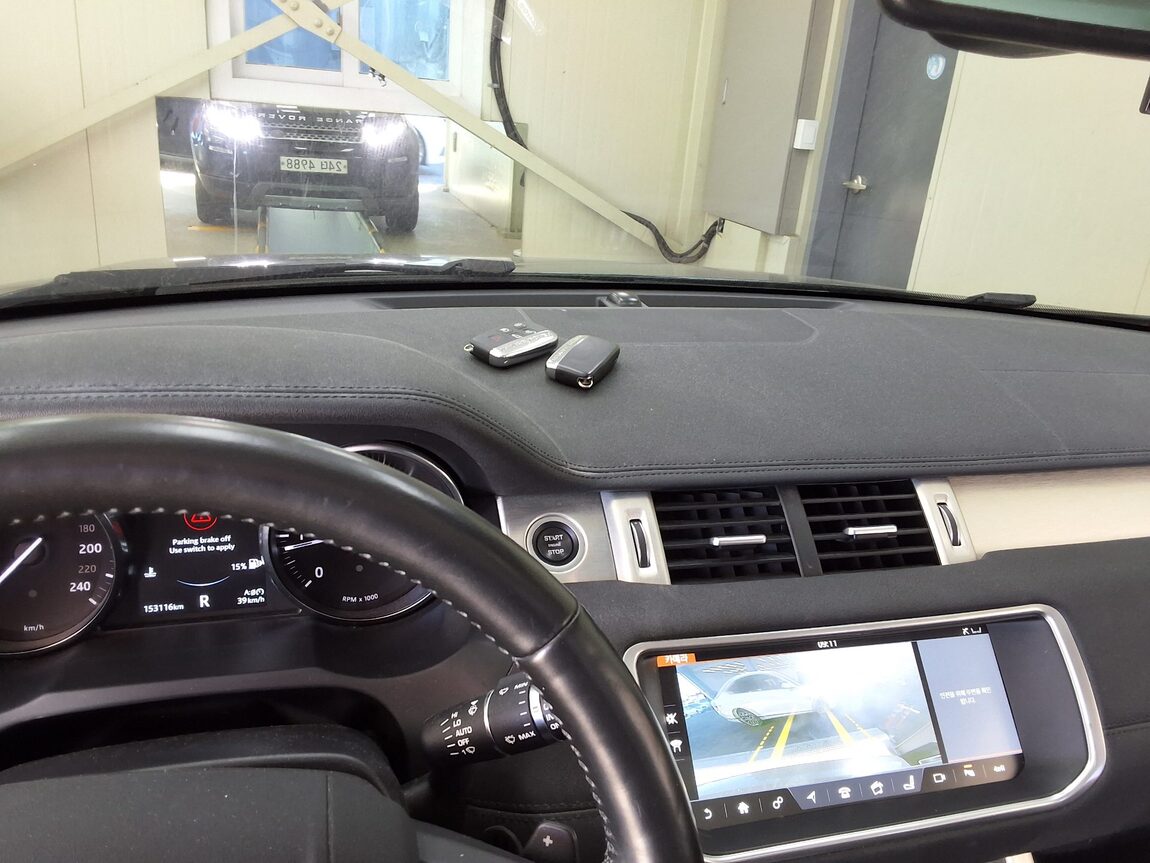LAND ROVER RANGE ROVER EVOQUE 2.0 TD4 SE 2018 - zdjęcie 25