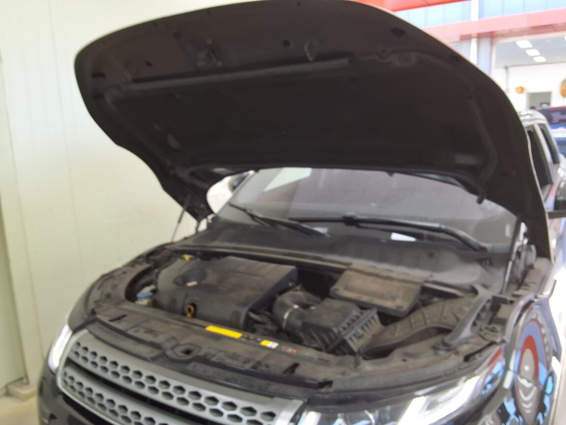 LAND ROVER RANGE ROVER EVOQUE 2.0 TD4 SE 2018 - zdjęcie 18