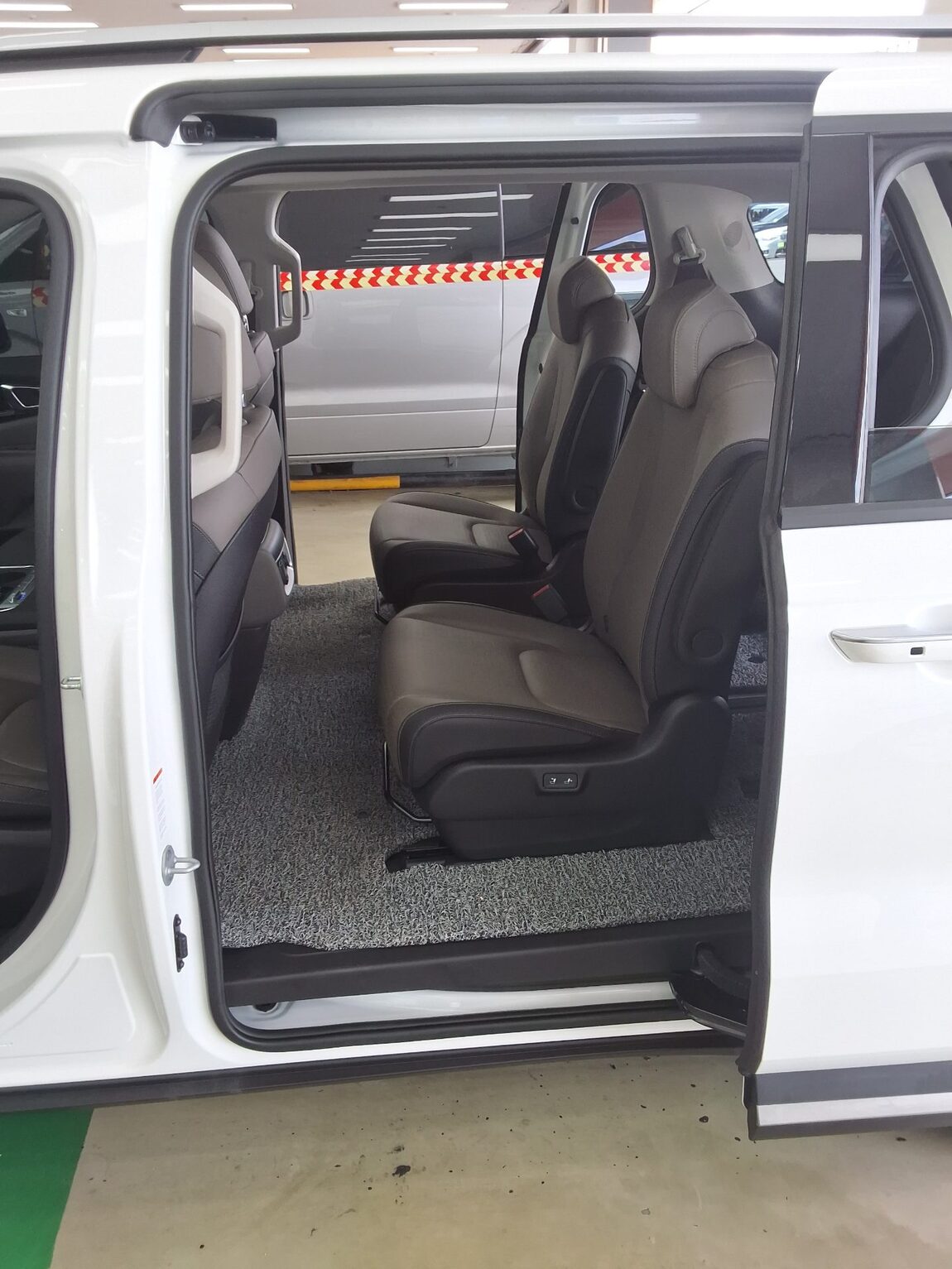 KIA THE NEW CARNIVAL (KA4) 9-SEATER DIESEL SIGNATURE 2024 - zdjęcie 13