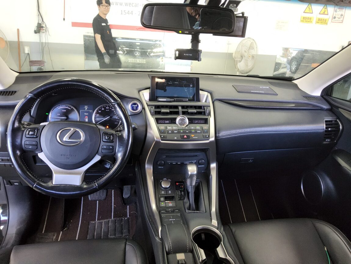 LEXUS NX 300h 2017 - zdjęcie 11