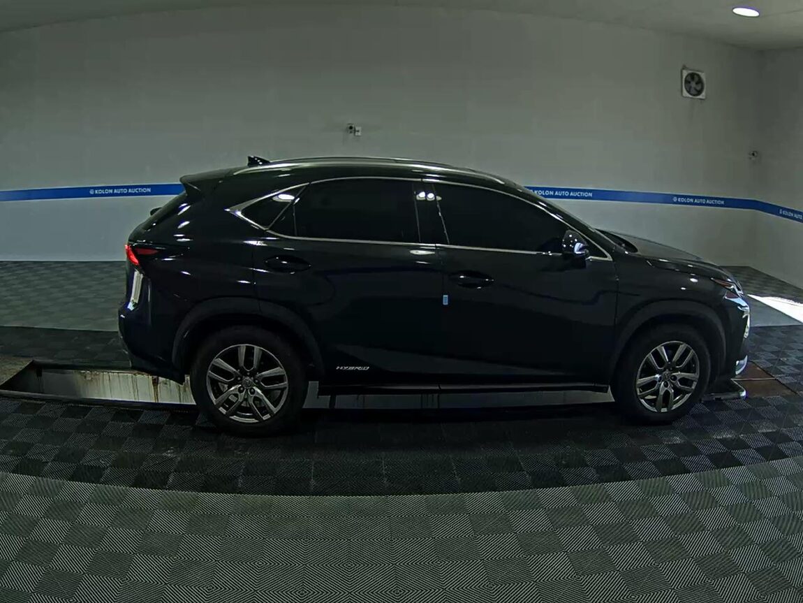 LEXUS NX 300h 2017 - zdjęcie 4
