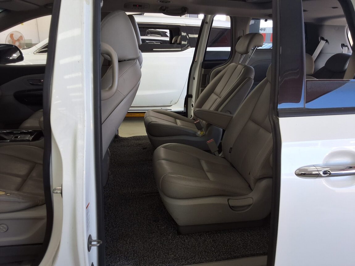 KIA THE NEW CARNIVAL 9-SEATER DIESEL NOBLESSE SPECIAL 2019 - zdjęcie 12