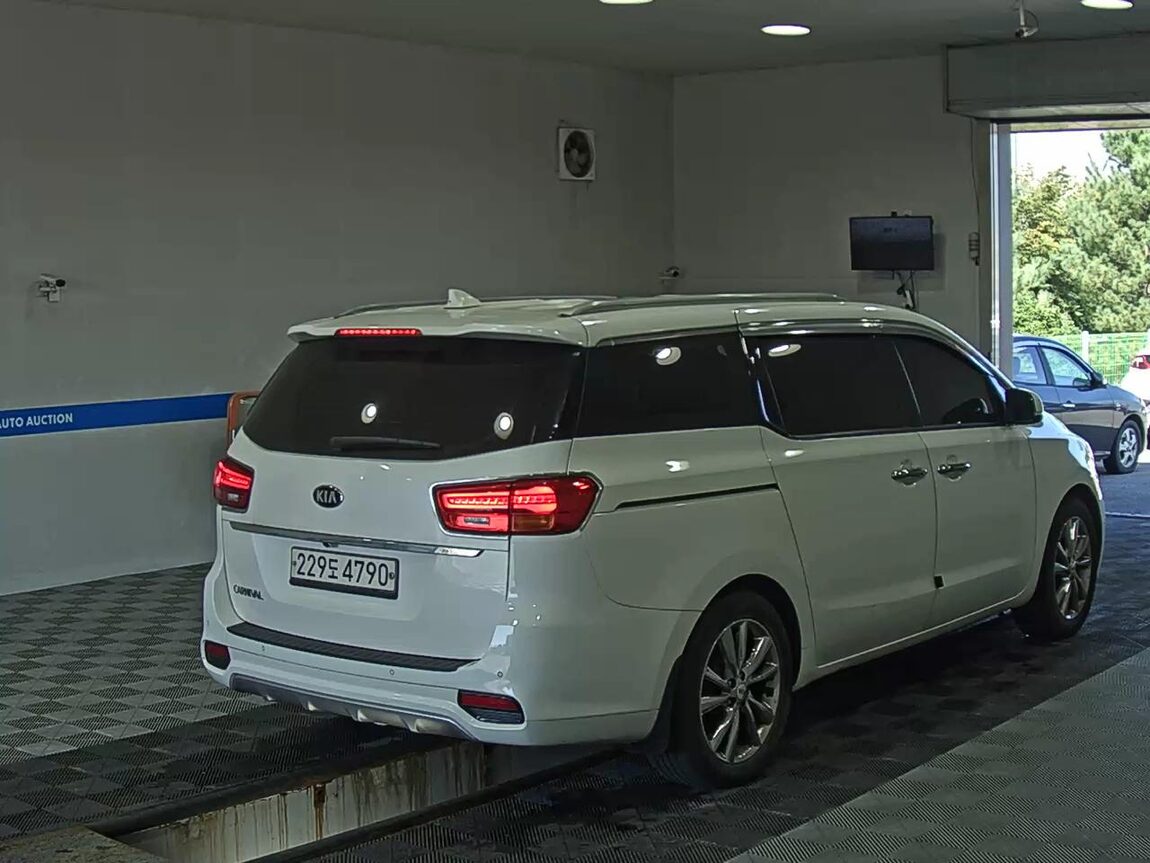 KIA THE NEW CARNIVAL 9-SEATER DIESEL NOBLESSE SPECIAL 2019 - zdjęcie 5