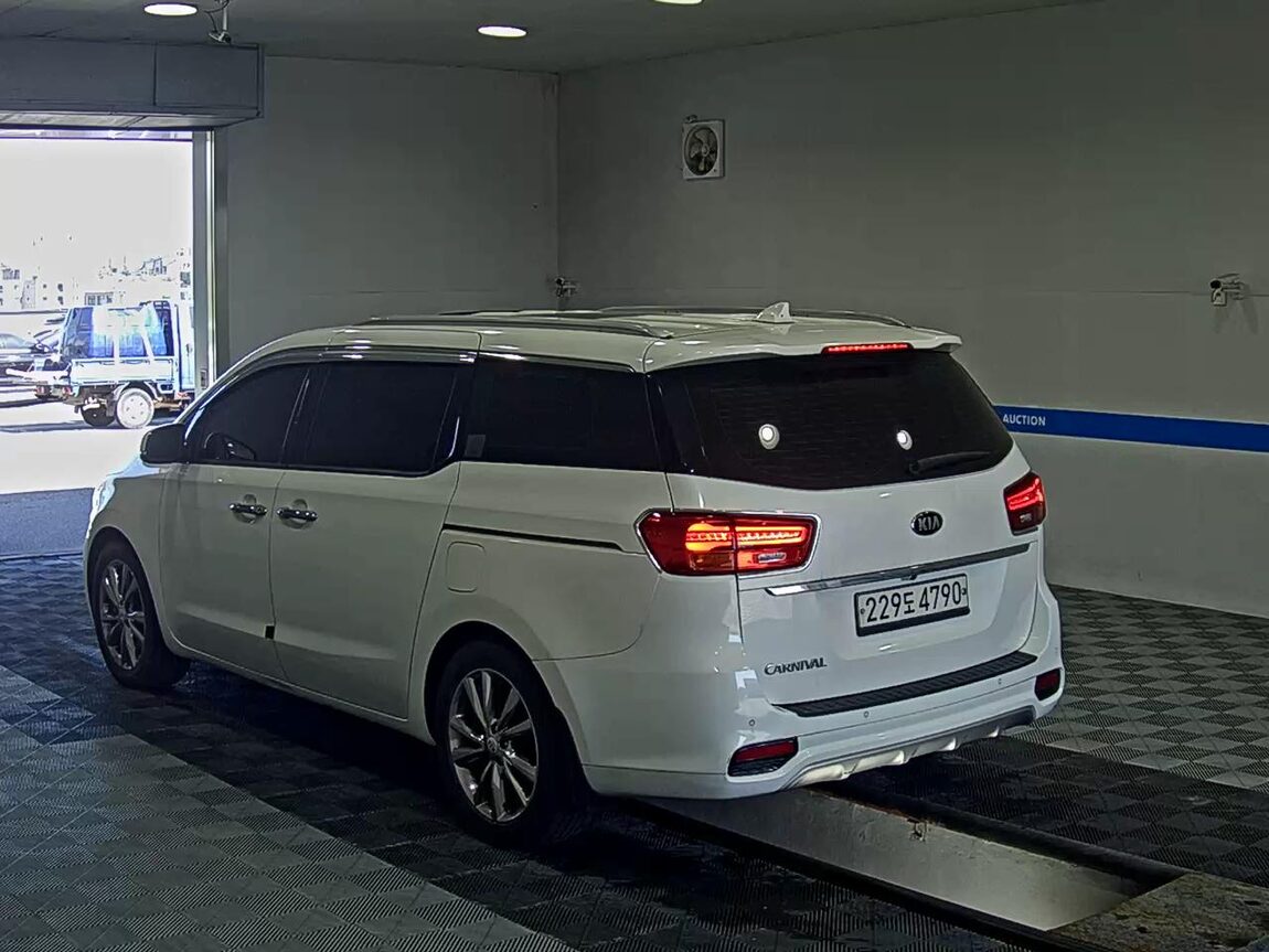 KIA THE NEW CARNIVAL 9-SEATER DIESEL NOBLESSE SPECIAL 2019 - zdjęcie 6