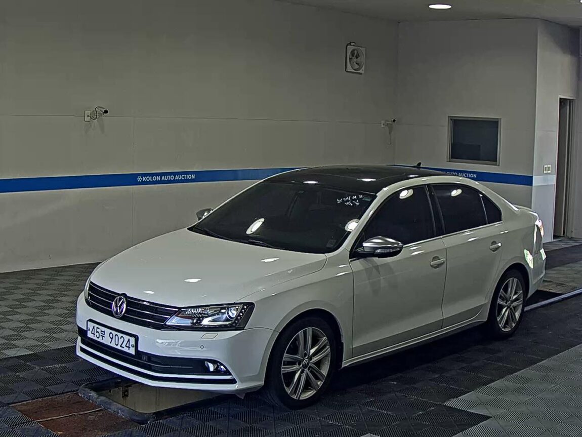 VOLKSWAGEN JETTA (6TH GEN) 2.0 TDI BLUEMOTION PREMIUM 2015 - zdjęcie 2