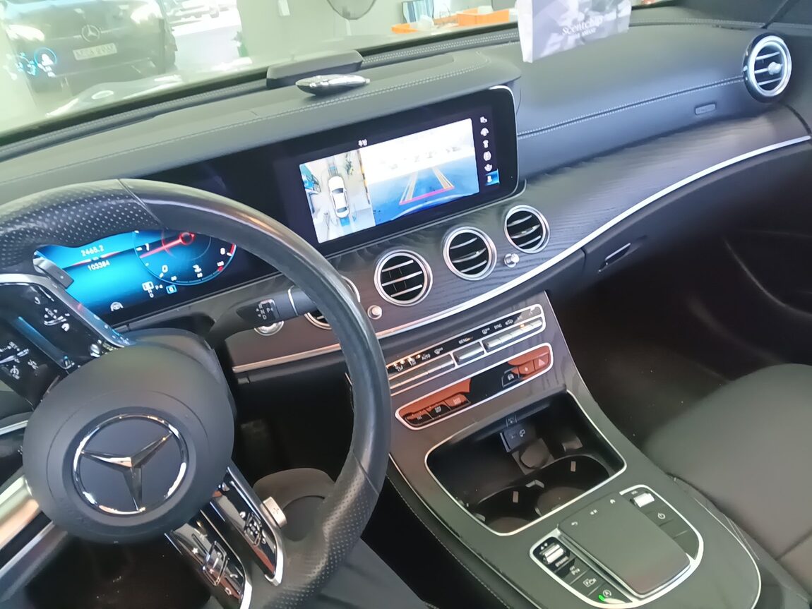 MERCEDES-BENZ E-CLASS (5TH GEN) E220d 4MATIC AMG LINE 2021 - zdjęcie 11