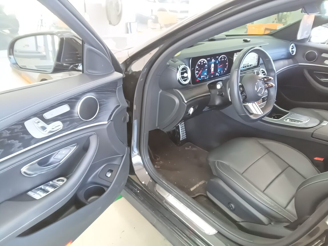 MERCEDES-BENZ E-CLASS (5TH GEN) E220d 4MATIC AMG LINE 2021 - zdjęcie 10