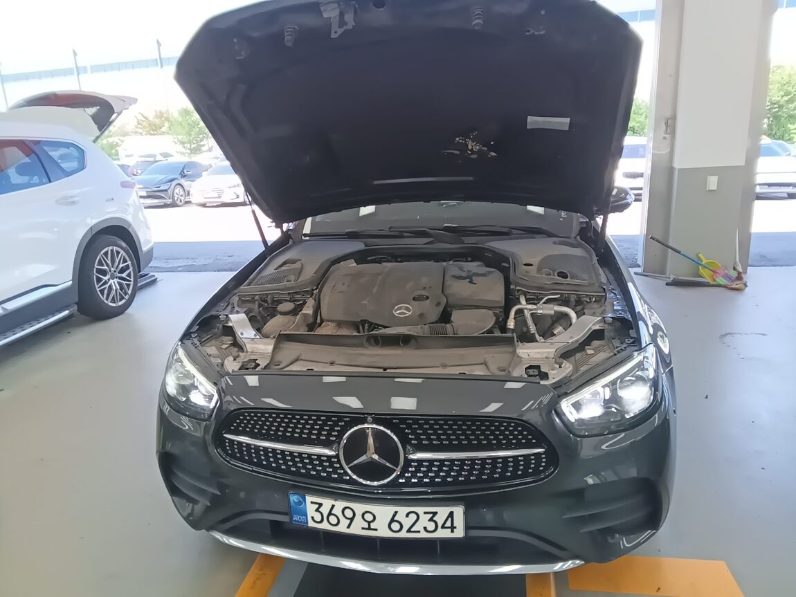 MERCEDES-BENZ E-CLASS (5TH GEN) E220d 4MATIC AMG LINE 2021 - zdjęcie 20