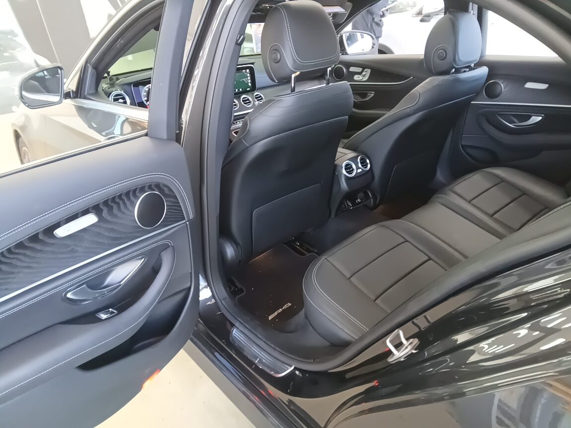 MERCEDES-BENZ E-CLASS (5TH GEN) E220d 4MATIC AMG LINE 2021 - zdjęcie 12