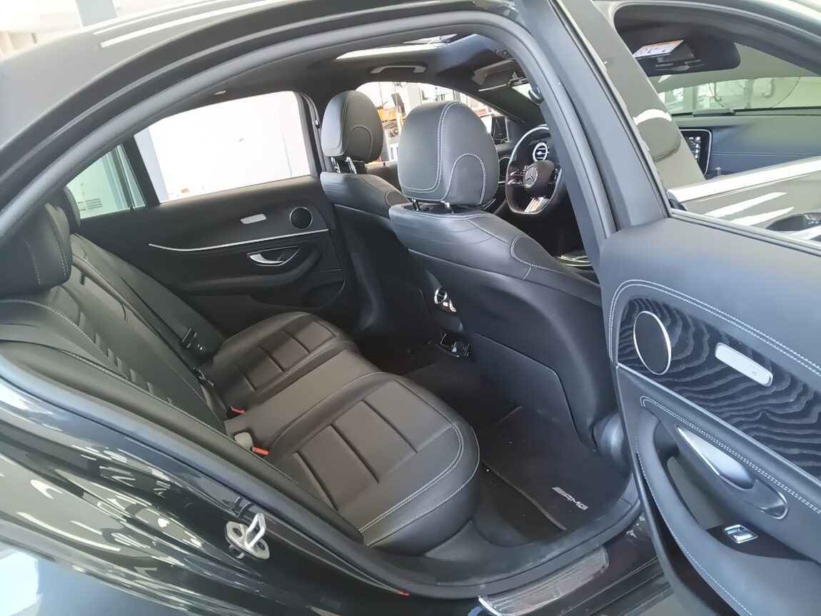 MERCEDES-BENZ E-CLASS (5TH GEN) E220d 4MATIC AMG LINE 2021 - zdjęcie 13