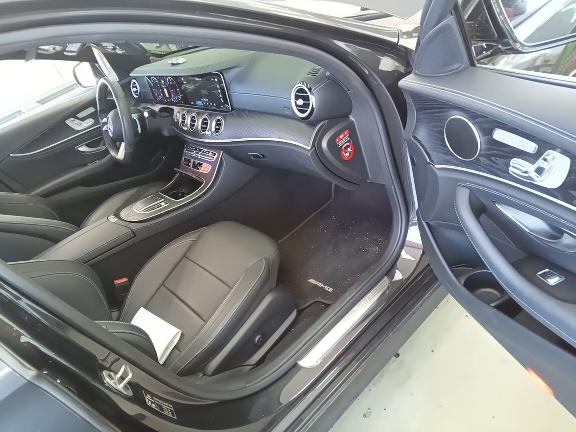MERCEDES-BENZ E-CLASS (5TH GEN) E220d 4MATIC AMG LINE 2021 - zdjęcie 14