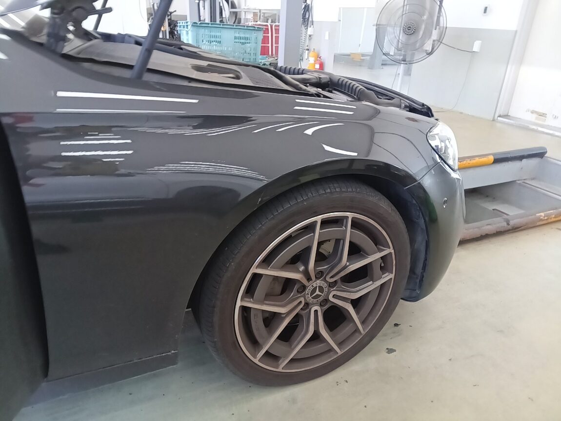 MERCEDES-BENZ E-CLASS (5TH GEN) E220d 4MATIC AMG LINE 2021 - zdjęcie 29