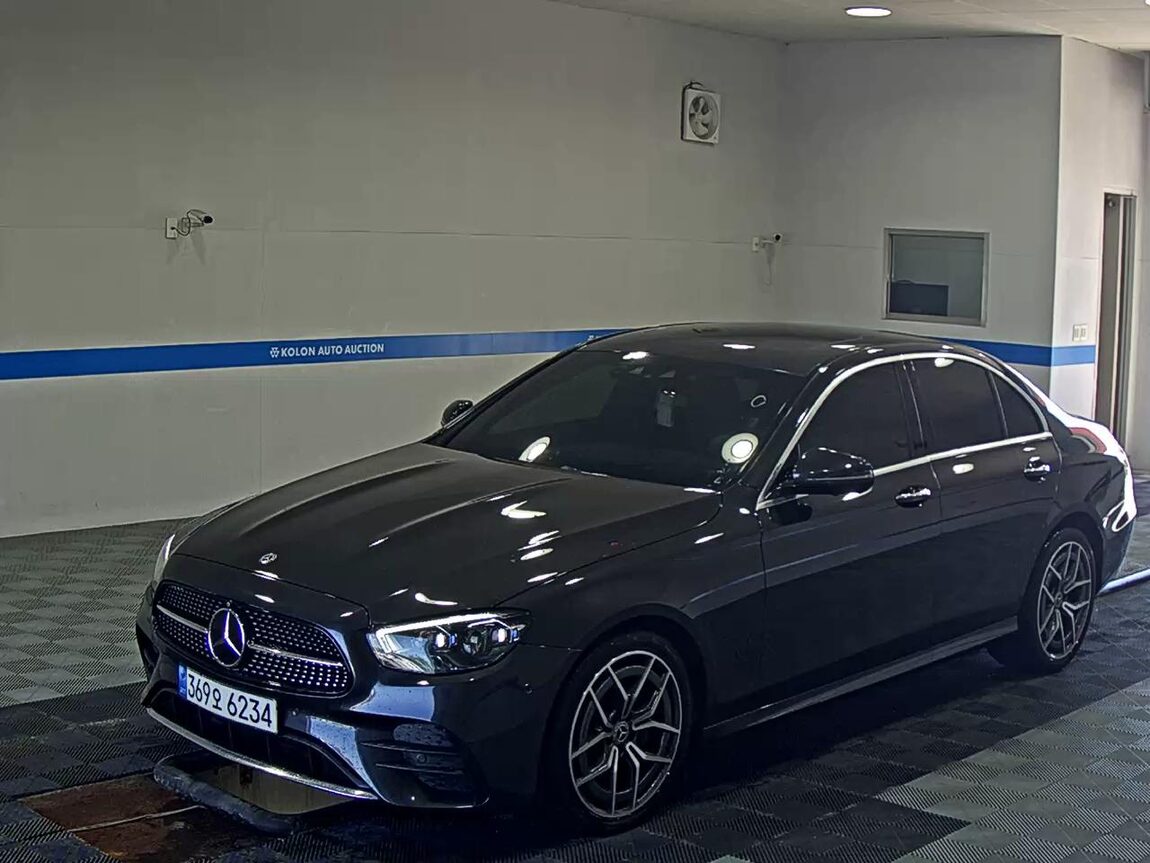 MERCEDES-BENZ E-CLASS (5TH GEN) E220d 4MATIC AMG LINE 2021 - zdjęcie 2