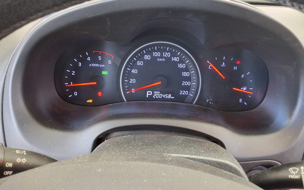 KIA CARNIVAL R LIMOUSINE DIESEL 9-SEATER GLX LUXURY MODEL 2013 - zdjęcie 9